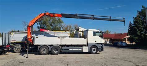 Stavebný materiál s hydraulickou rukou
