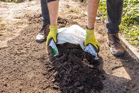 ukážka správne založeného štrkového záhona s geotextíliou