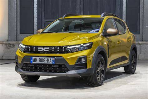 Dacia Sandero Stepway s otvoreným kufrom, ukážka vnútorného priestoru
