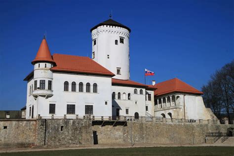 Budatínsky hrad pri sútoku riek Váh a Kysuca