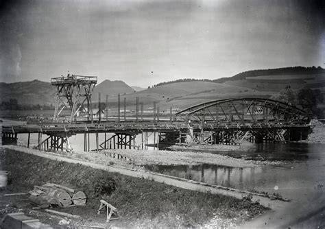 historická fotografia pôvodného mosta cez Dunaj