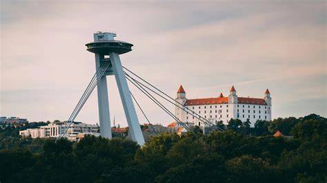 Panorama mesta Fiľakovo s hradom v pozadí