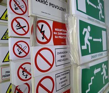 Obrázok bezpečnostných piktogramov a ochranných pomôcok