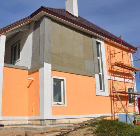 Porovnanie úniku tepla cez steny a okná v nezateplenom a zateplenom dome