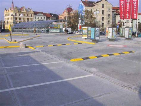 Spomaľovací prah na ceste