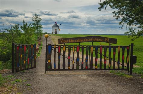 Vstup do areálu stavebnín Mlyn Tomášov