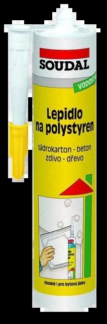aplikácia lepidla na rubovú stranu polystyrénovej kazety