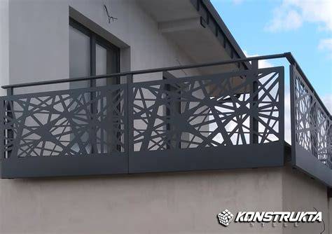 Detailný záber na kvalitné drevené zábradlie na terase