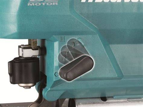 Detail bezuhlíkového motora a prevodovky Makita