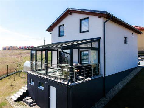 Ukážka rôznych typov exteriérových podláh na terase a v záhrade