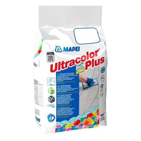 Aplikácia škárovacej hmoty Mapei Ultracolor Plus na obklad