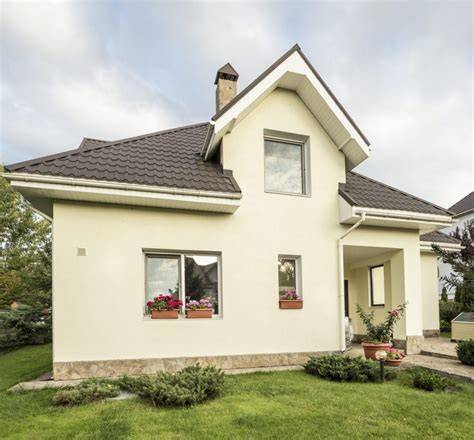 Nafarbený orazený tehlový sokel na dome