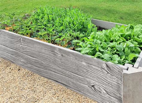 Príklady povrchov pre tmelenie (kov, drevo, betón)
