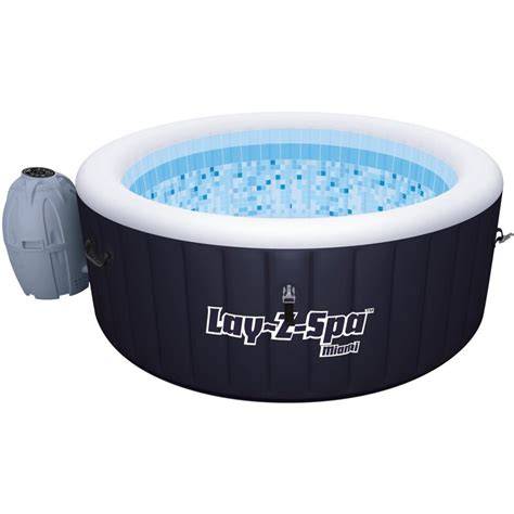 Pohľad na nafukovaciu vírivku Bestway Lay-Z-Spa Miami v záhradnom prostredí