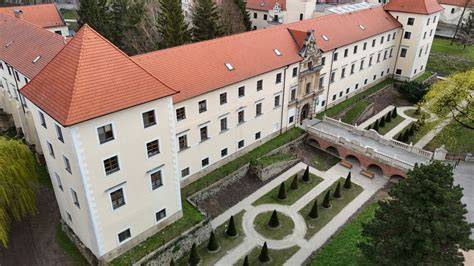 Kaštieľsky park v Stupave pred a po revitalizácii