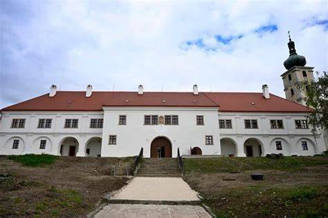 Exteriér kaštieľa Oponice po rekonštrukcii