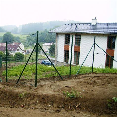 detailné ukotvenie šikmej plotovej vzpery