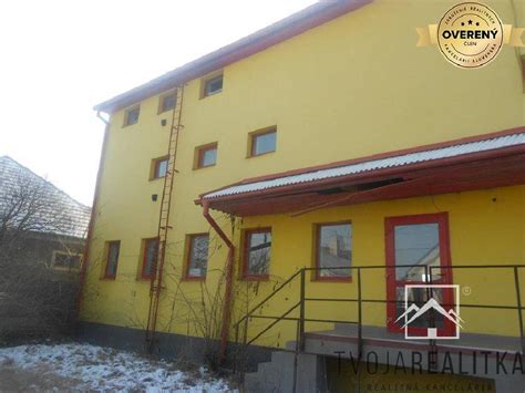 Fotografia zrekonštruovanej budovy stavebnín v Púchove