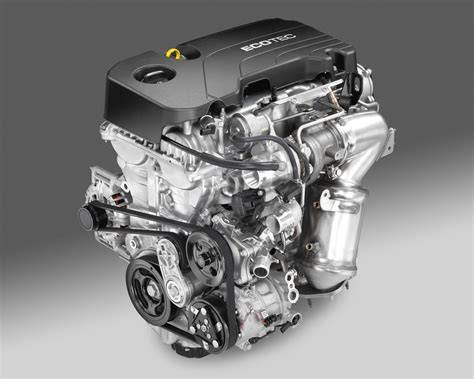 Automobilový motor s namontovaným plastovým krytom