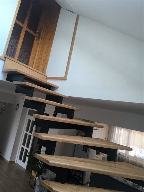 Plávajúce konzolové schody v interiéri