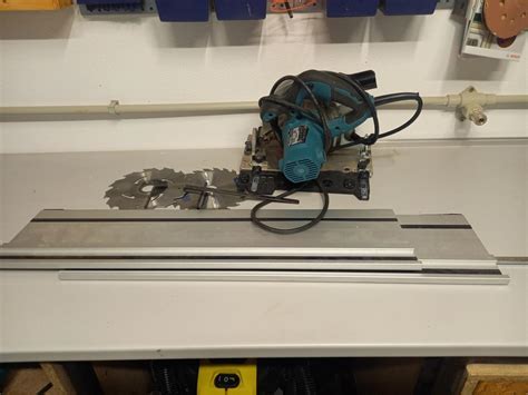 Detailný záber na kotúčovú pílu Makita 5103R v pracovnom nasadení