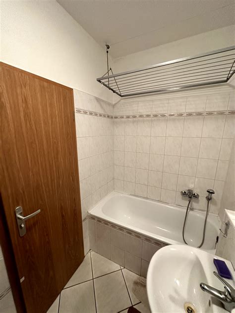Ukážka rekonštrukcie starej kúpeľne pomocou náteru
