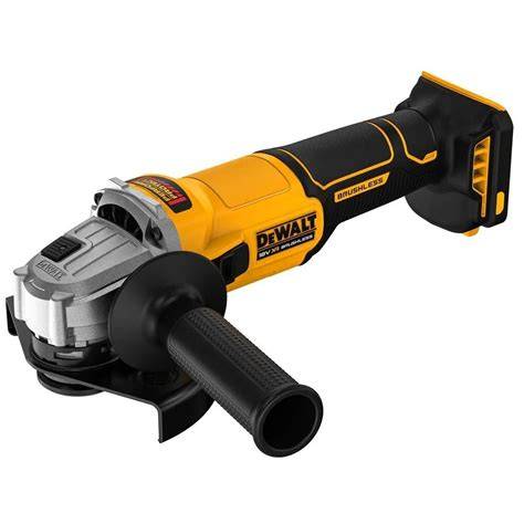 DeWALT XR 18V aku uhlová brúska v akcii