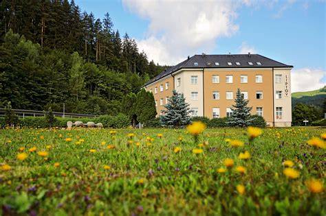 Pohľad na lešenie pri veži evanjelického kostola v Piešťanoch
