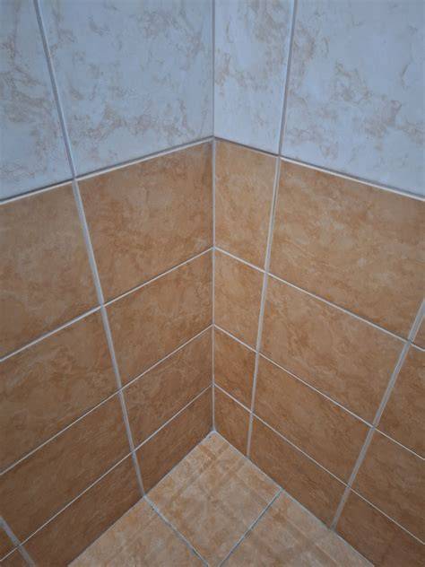 Ukážka moderného keramického obkladu v kúpeľni