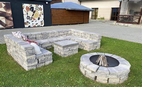 Porovnanie rôznych dekorov dlažieb (drevo, kameň, betón)
