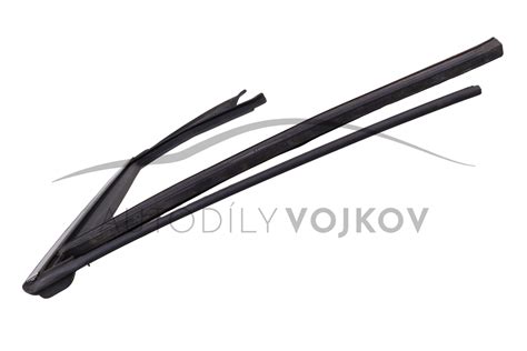 Detail vonkajšej lišty dverí automobilu