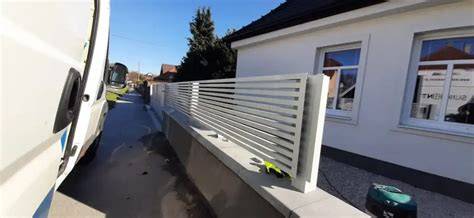 ukážka hliníkového oplotenia a brán