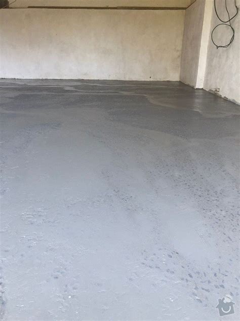 detail leštenej betónovej podlahy v garáži