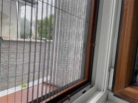 Montáž sieťky proti hmyzu na balkónové dvere