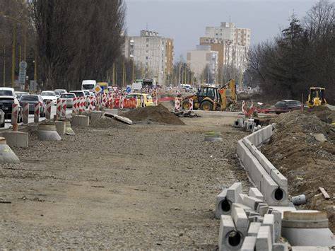 Príklady použitia štrbinových žľabov v mestskej architektúre