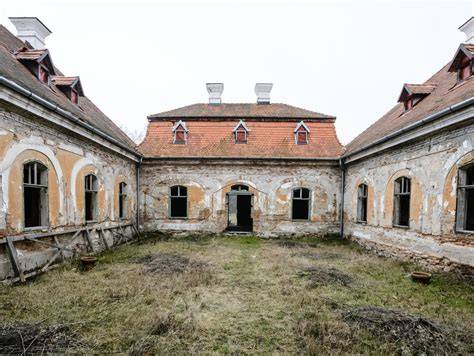 Stará podlaha v dome pred rekonštrukciou