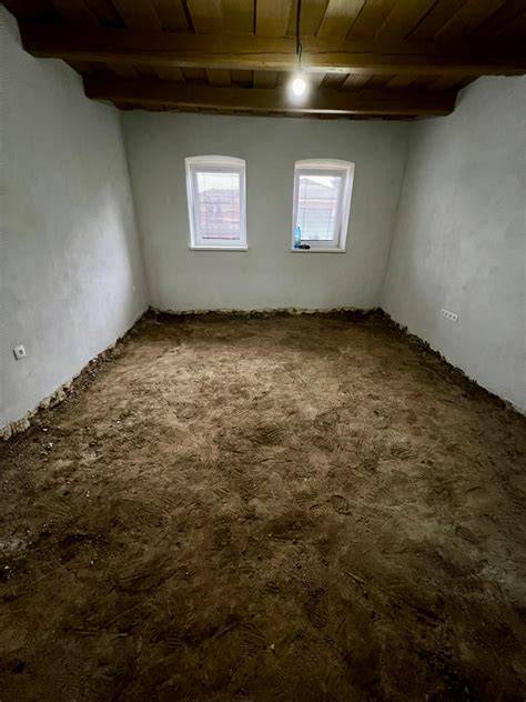 Priebeh realizácie mokrej podlahovej skladby s penovým sklom