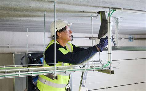 Aplikácia trvalo plastického tesniaceho tmelu na prestupy potrubí