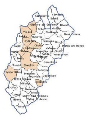Mapa okresu Stropkov so zvýraznenou cestou medzi Makovcami a Malou Poľanou
