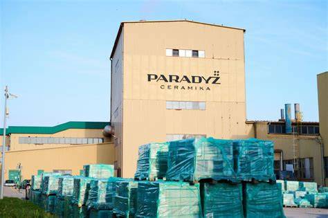 Logotyp Ceramika Paradyż a jeho inovatívne výrobky