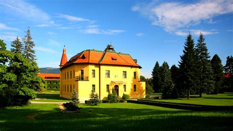 Prehľad zrekonštruovaných verejných budov v Topoľčiankach