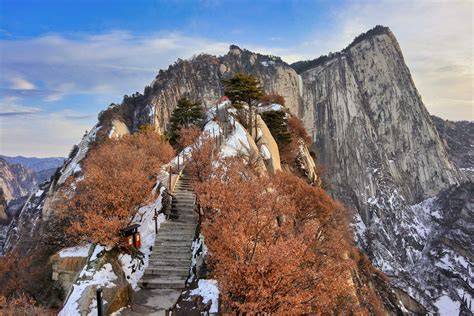 Hora Huashan a jej strmé chodníky