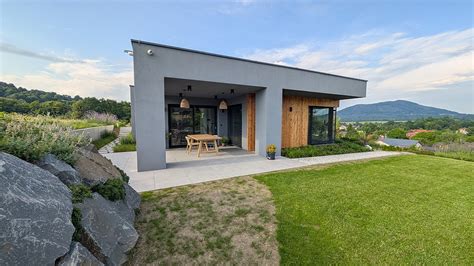 Panoramatický výhľad z domu na svahu