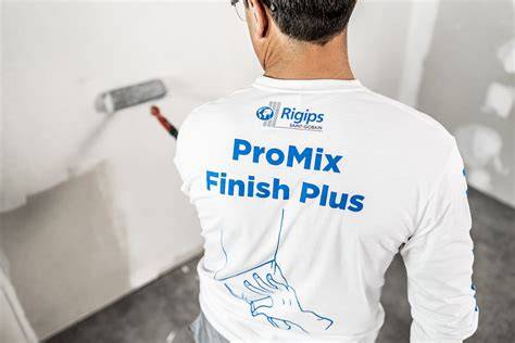 Aplikácia tmelu Rigips ProMix Finish na sadrokartónové spoje
