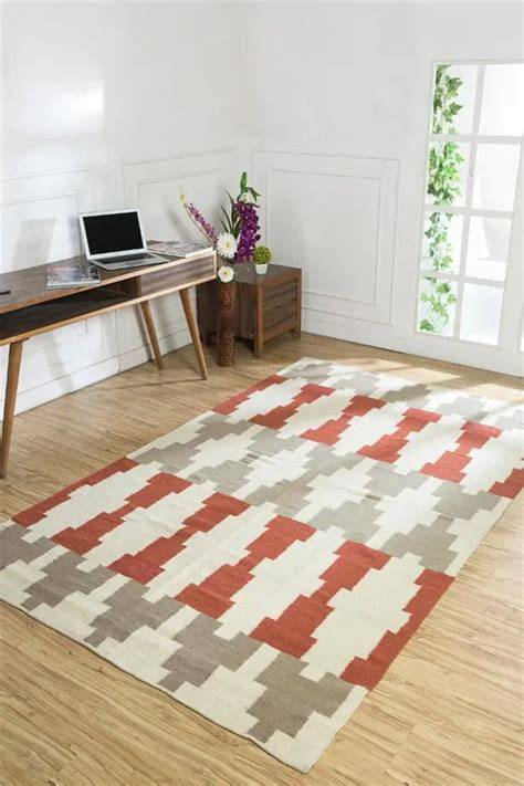 Trendy v kúpeľňových obkladoch - geometrické vzory a tmavé farby
