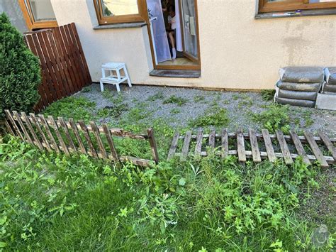 ukážka betónového plotu a exteriérovej dlažby