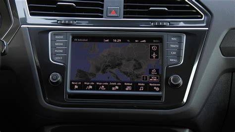 Displej infotainmentu Volkswagen s digitálnym manuálom