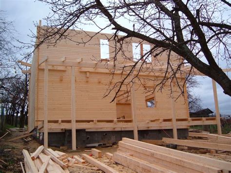 Ukážka drevených zrubov ošetrených tenkovrstvovými a hrubovrstvovými lazúrami