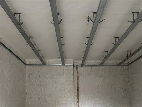 Detail montáže tepelného krúžku na strečový strop