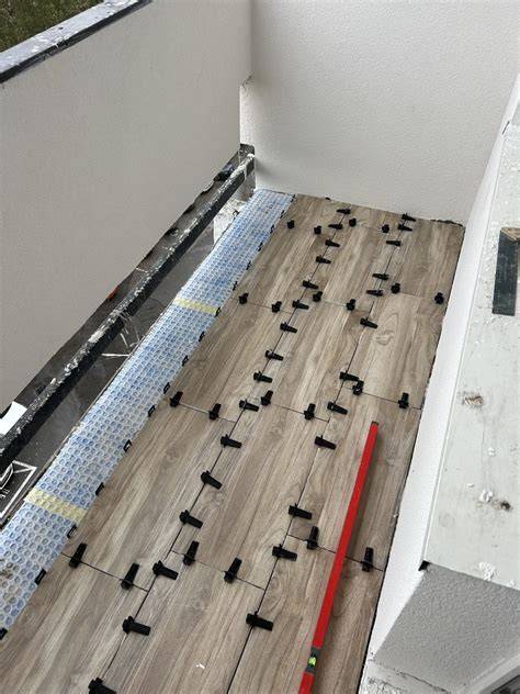 Pokladanie exteriérovej mrazuvzdornej dlažby na balkóne